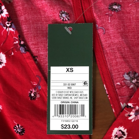 NWT!!! Red Floral Crop Top - Picture 4 of 4